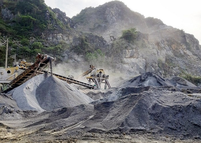 Vi phạm trong hoạt động khai thác khoáng sản một doanh nghiệp ở Thanh Hoá bị xử phạt hơn 1 tỉ đồng - Anh 1