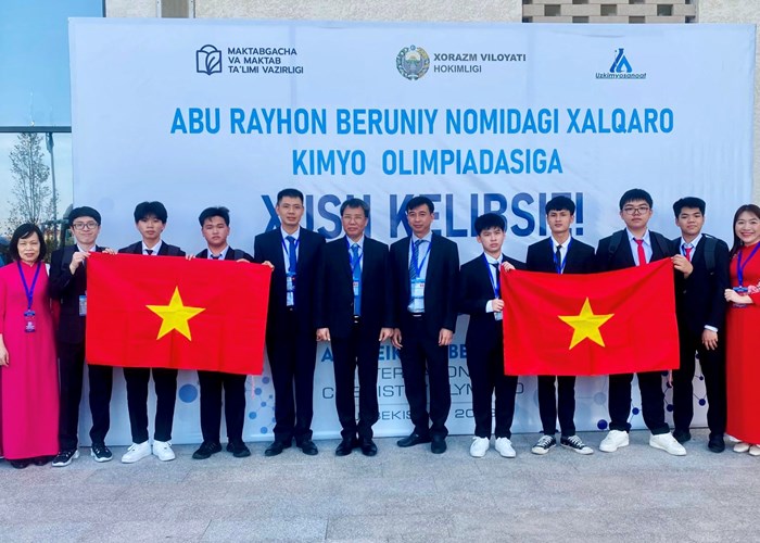 Việt Nam xếp thứ nhất toàn đoàn Kỳ thi Olympic Hóa học Quốc tế - Anh 1