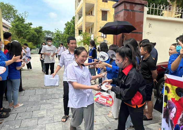 Kỳ thi tốt nghiệp THPT tại Thanh Hoá: Thí sinh hồ hởi kết thúc môn thi đầu tiên - Anh 1