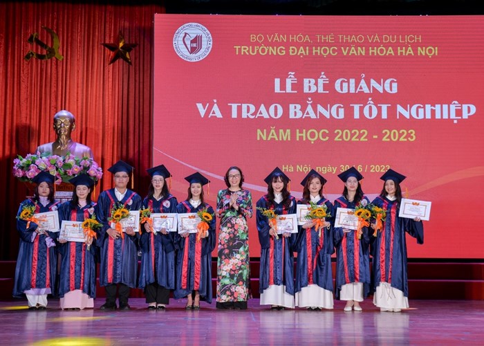 Đại học Văn hóa Hà Nội bế giảng năm học 2022-2023 - Anh 3
