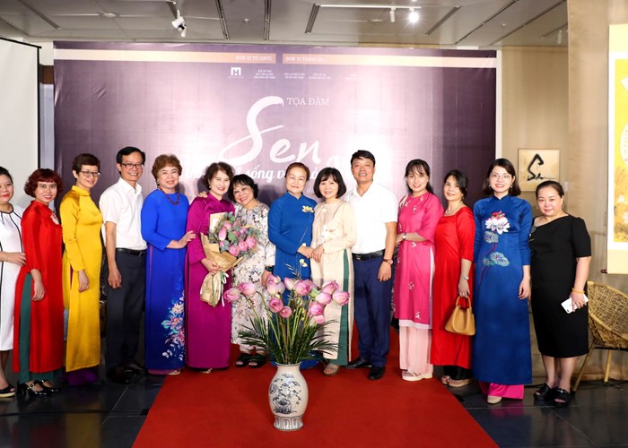 Sen trong đời sống văn hóa Việt - Anh 10