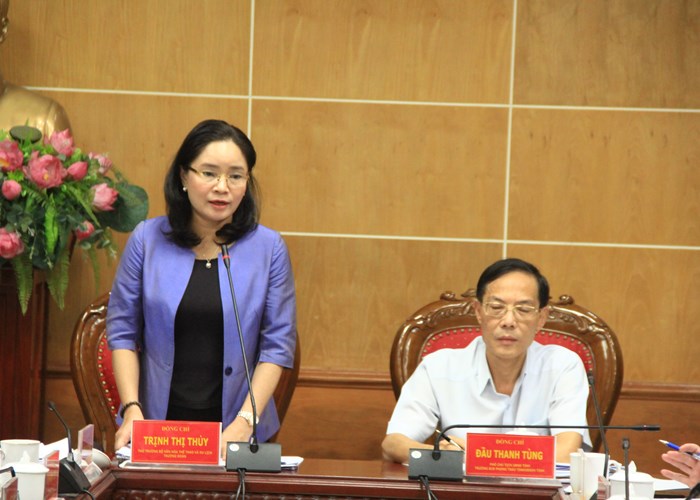 Thứ trưởng Trịnh Thị Thủy: Thanh Hoá quan tâm, đầu tư hơn nữa cho văn hóa nói chung và Phong trào TDĐKXDĐSVH nói riêng - Anh 2