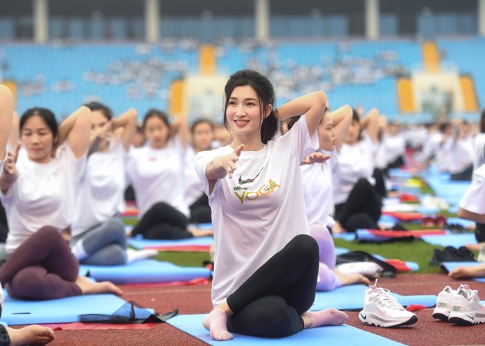 5.000 người đồng diễn yoga, xác lập hai kỷ lục Việt Nam - Anh 7