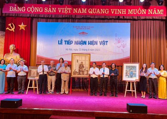 Bảo tàng Hồ Chí Minh tiếp nhận ba tác phẩm tranh của họa sĩ Văn Giáo về Bác Hồ - Anh 4