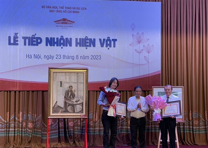 Bảo tàng Hồ Chí Minh tiếp nhận ba tác phẩm tranh của họa sĩ Văn Giáo về Bác Hồ - Anh 1