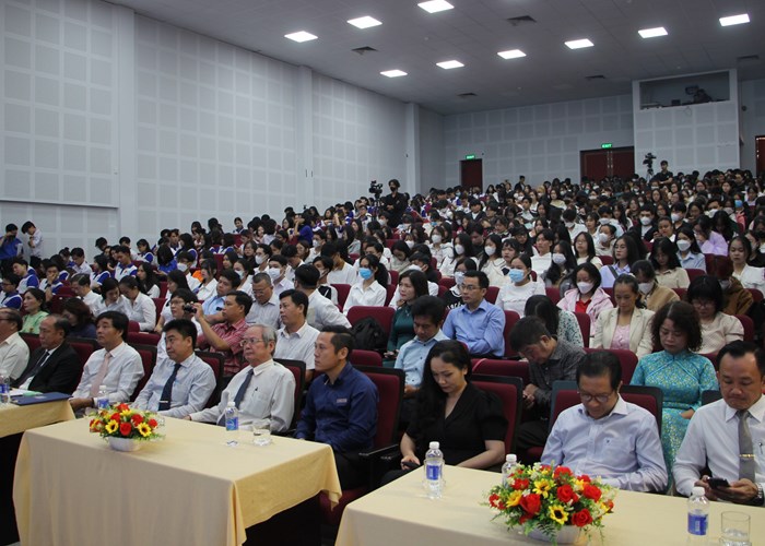 Hơn 900 tân sinh viên Trường ĐH Văn hóa TP.HCM khai giảng năm học mới - Anh 2