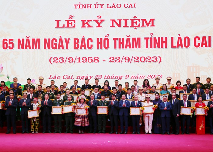 Chủ tịch nước dự Lễ kỷ niệm 65 năm ngày Bác Hồ thăm tỉnh Lào Cai - Anh 4