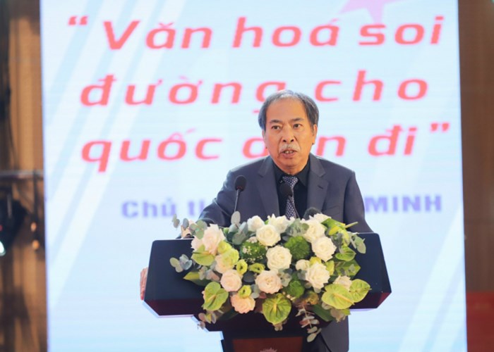 Các nhà văn Việt Nam góp phần bảo vệ nền văn hóa của dân tộc - Anh 2
