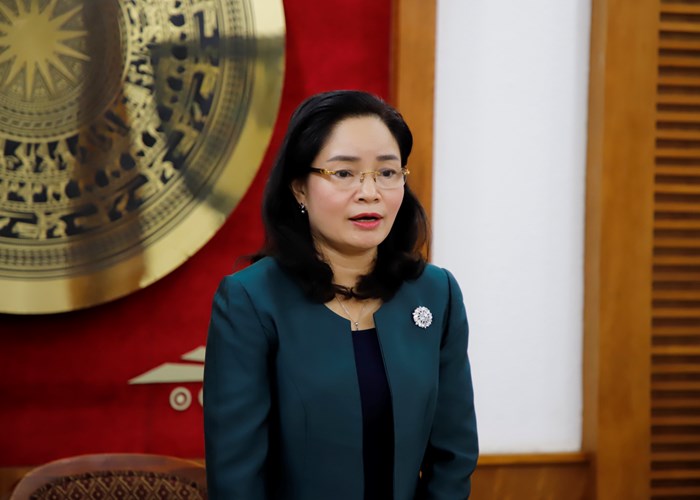 Thứ trưởng Bộ VHTTDL Trịnh Thị Thủy trao quyết định bổ nhiệm cán bộ - Anh 2