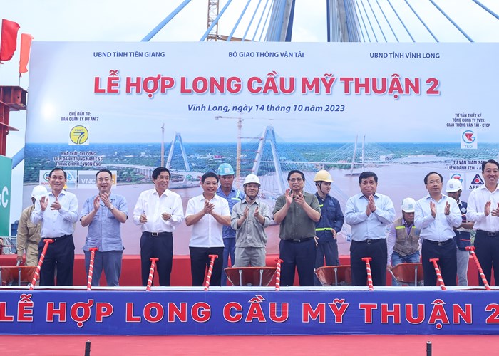Thủ tướng dự Hội nghị công bố  quy hoạch tỉnh Trà Vinh và dự lễ hợp Long cầu Mỹ Thuận 2 - Anh 4