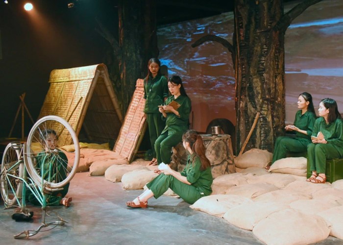 Những đóa hoa bất tử trong “Huyền thoại tuổi thanh xuân” - Anh 1