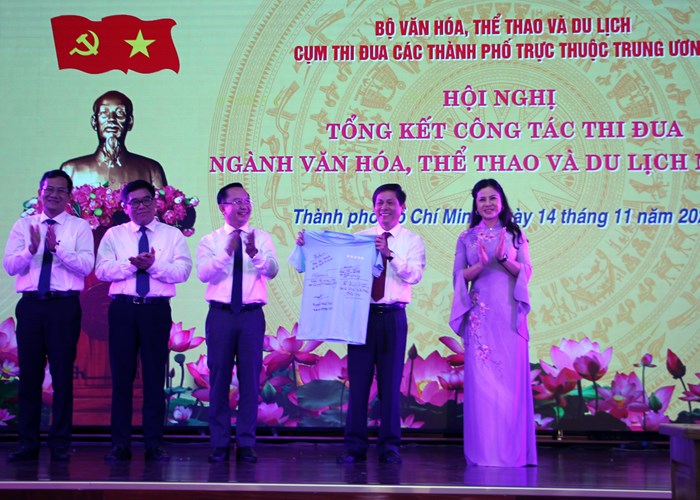 Bộ trưởng Nguyễn Văn Hùng: Sẽ có thêm những xung lực mới để các địa phương làm tốt hơn nhiệm vụ trong những tháng cuối năm - Anh 5