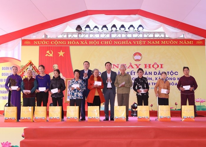 Phó Thủ tướng Trần Lưu Quang dự Ngày hội Đại đoàn kết toàn dân tộc tại tỉnh Thanh Hóa - Anh 4