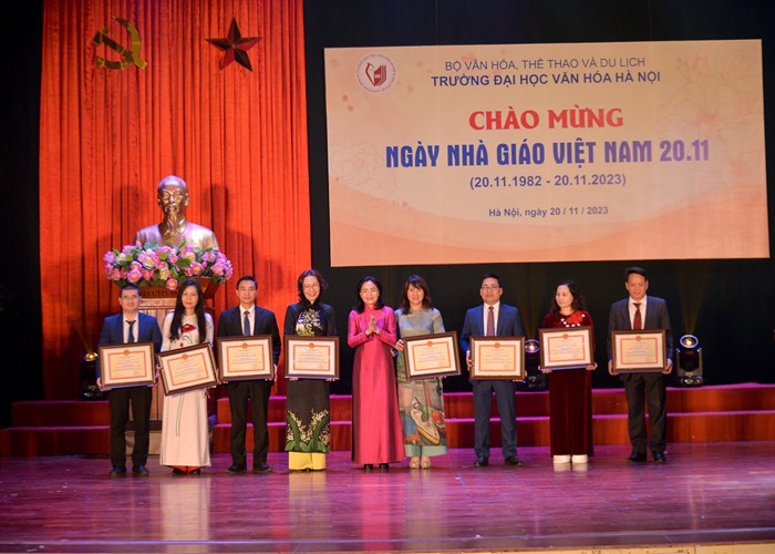 Đại học Văn hóa Hà Nội trang trọng kỷ niệm 41 năm Ngày Nhà giáo Việt Nam - Anh 6