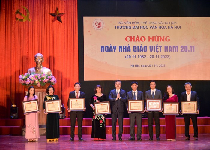 Đại học Văn hóa Hà Nội trang trọng kỷ niệm 41 năm Ngày Nhà giáo Việt Nam - Anh 7