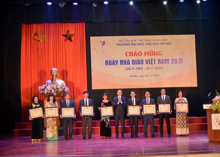 Đại học Văn hóa Hà Nội trang trọng kỷ niệm 41 năm Ngày Nhà giáo Việt Nam - Anh 8