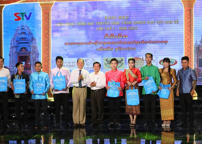 Khai mạc Liên hoan Tiếng hát Truyền hình tiếng Khmer khu vực Nam Bộ - Anh 1