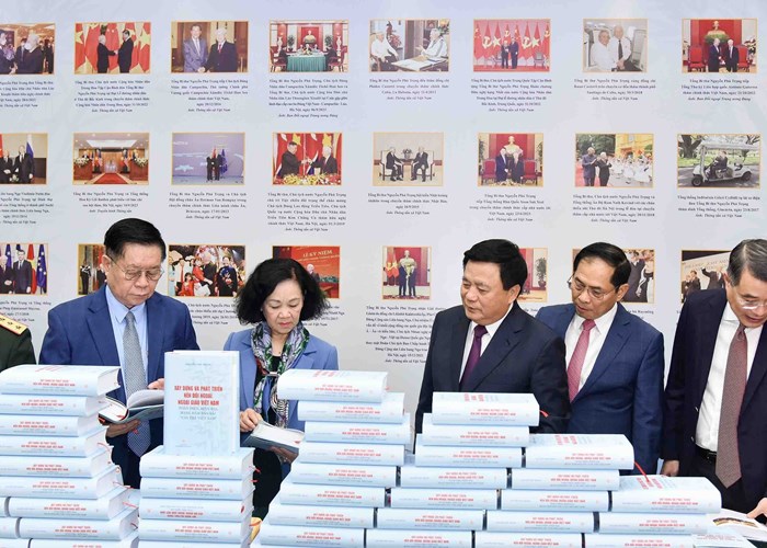 Ra mắt cuốn sách về đường lối đối ngoại, ngoại giao Việt Nam của Tổng Bí thư Nguyễn Phú Trọng - Anh 3