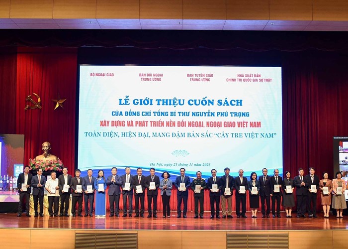 Ra mắt cuốn sách về đường lối đối ngoại, ngoại giao Việt Nam của Tổng Bí thư Nguyễn Phú Trọng - Anh 4