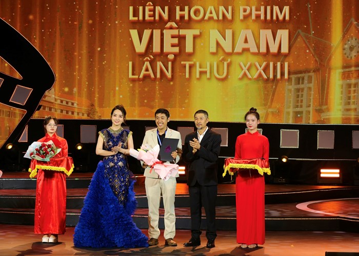 Bế mạc và trao giải LHP Việt Nam lần thứ XXIII: Tro tàn rực rỡ tiếp tục thắng lớn - Anh 12