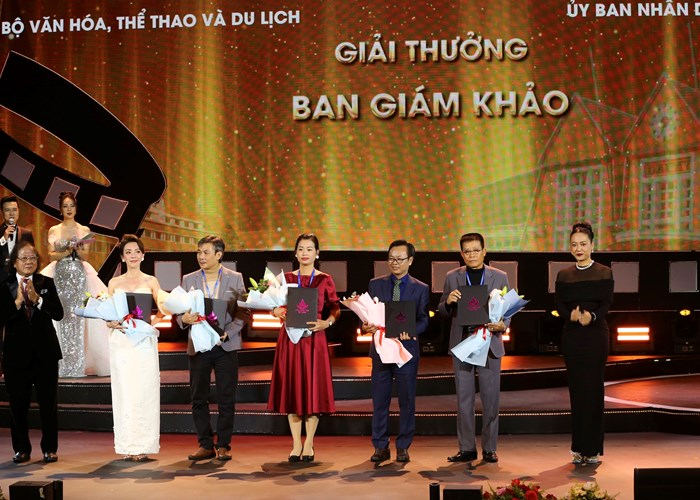 Bế mạc và trao giải LHP Việt Nam lần thứ XXIII: Tro tàn rực rỡ tiếp tục thắng lớn - Anh 17