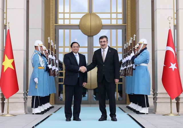 Thủ tướng Phạm Minh Chính hội đàm với Phó Tổng thống Thổ Nhĩ Kỳ Cevdet Yilmaz - Anh 1