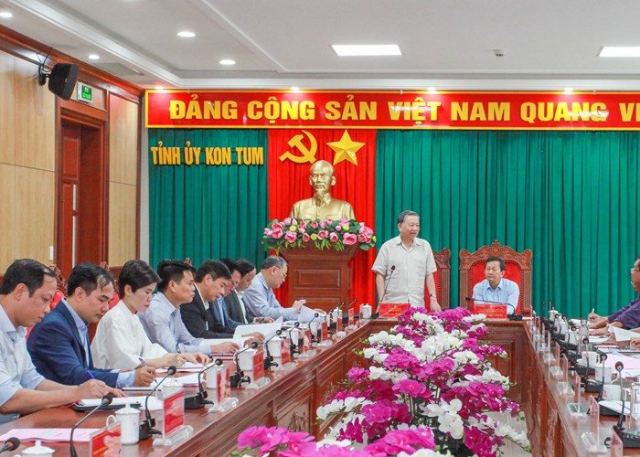 Đại tướng Tô Lâm làm việc với lãnh đạo tỉnh Kon Tum về công tác tổ chức Ngày hội văn hóa các dân tộc vùng Tây Nguyên - Anh 1