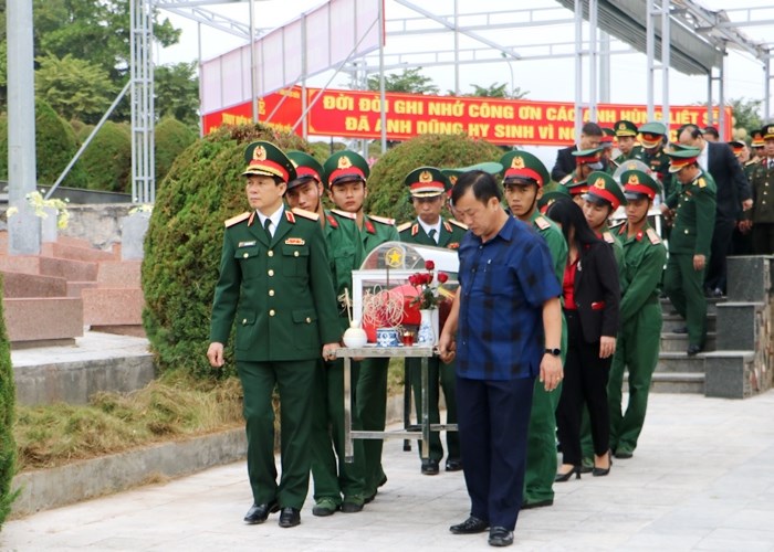 Truy điệu và an táng 3 hài cốt liệt sĩ quân tình nguyện Việt Nam hy sinh tại Lào - Anh 2