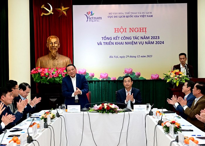 Bộ trưởng Nguyễn Văn Hùng: Khát vọng lớn, quyết tâm cao và ước mơ đẹp sẽ tạo ra hiện thực tươi sáng của ngành Du lịch - Anh 1