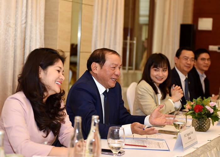 Bộ trưởng Nguyễn Văn Hùng: Thu hút các thương hiệu lớn vào Việt Nam đầu tư du lịch - Anh 2