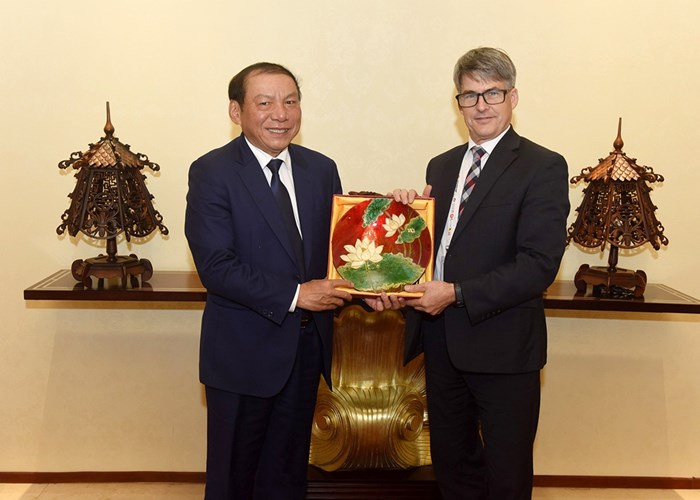 Bộ trưởng Nguyễn Văn Hùng: Thu hút các thương hiệu lớn vào Việt Nam đầu tư du lịch - Anh 1