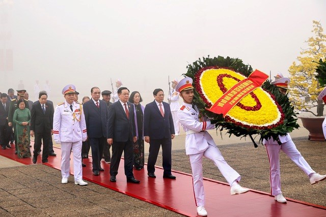Lãnh đạo Đảng, Nhà nước vào Lăng viếng Chủ tịch Hồ Chí Minh nhân ngày thành lập Đảng - Anh 2
