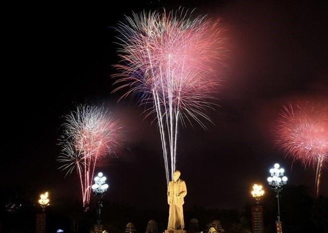 Sẽ bắn pháo hoa chào năm mới và tổ chức đêm hội đường phố tại Nghệ An - Anh 1