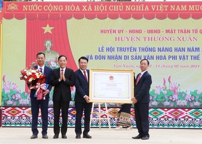 Đón nhận Di sản văn hóa phi vật thể quốc gia Lễ hội Nàng Han - Anh 1
