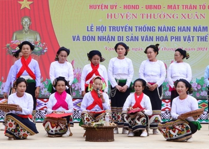 Đón nhận Di sản văn hóa phi vật thể quốc gia Lễ hội Nàng Han - Anh 4