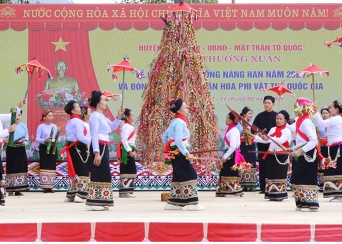 Đón nhận Di sản văn hóa phi vật thể quốc gia Lễ hội Nàng Han - Anh 5