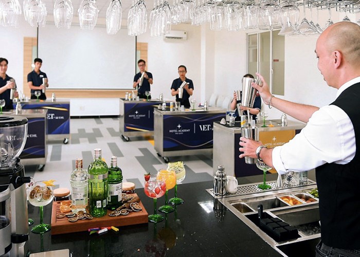 Cơ hội nhận chứng chỉ nghề nhà hàng khách sạn chuẩn Thụy Sĩ ngay tại Việt Nam - Anh 4