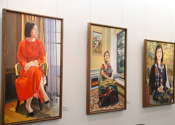 Thưởng lãm gần 60 bức tranh chân dung của họa sĩ Phạm Luận - Anh 4