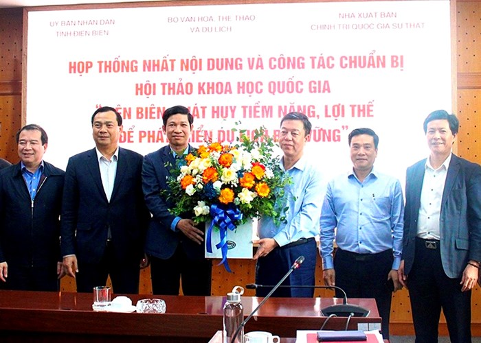 Thứ trưởng Bộ VHTTDL Hồ An Phong: Cơ hội để Điện Biên đẩy mạnh phát triển du lịch xanh, bền vững - Anh 3