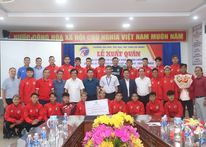 Trường Đại học TDTT Đà Nẵng xuất quân tham dự VCK Giải bóng đá thanh niên sinh viên VN - Anh 1