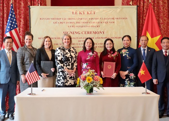 Văn kiện hợp tác văn hoá đầu tiên được ký kết giữa Việt Nam và Hoa Kỳ - Anh 2
