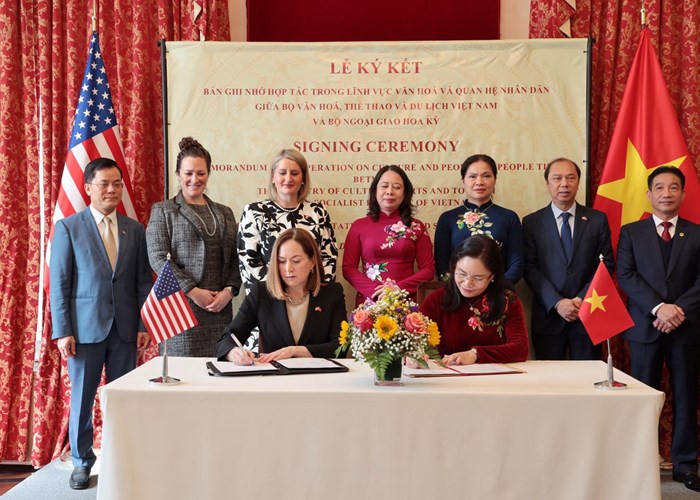 Văn kiện hợp tác văn hoá đầu tiên được ký kết giữa Việt Nam và Hoa Kỳ - Anh 1
