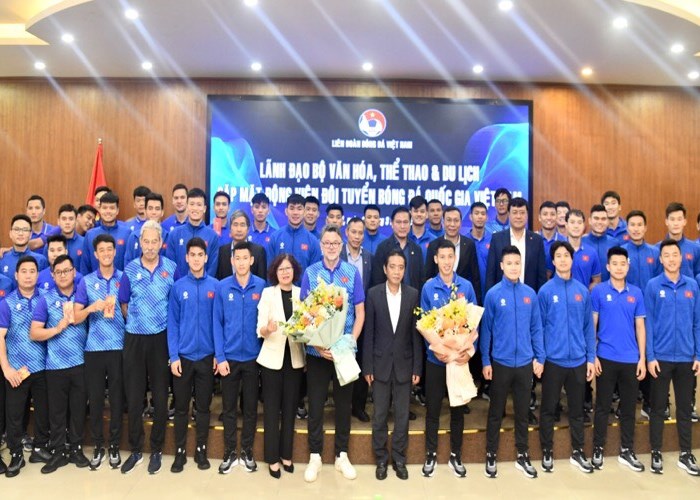 Thứ trưởng Hoàng Đạo Cương thăm, động viên đội tuyển Việt Nam trước trận đấu gặp đội tuyển Indonesia - Anh 3