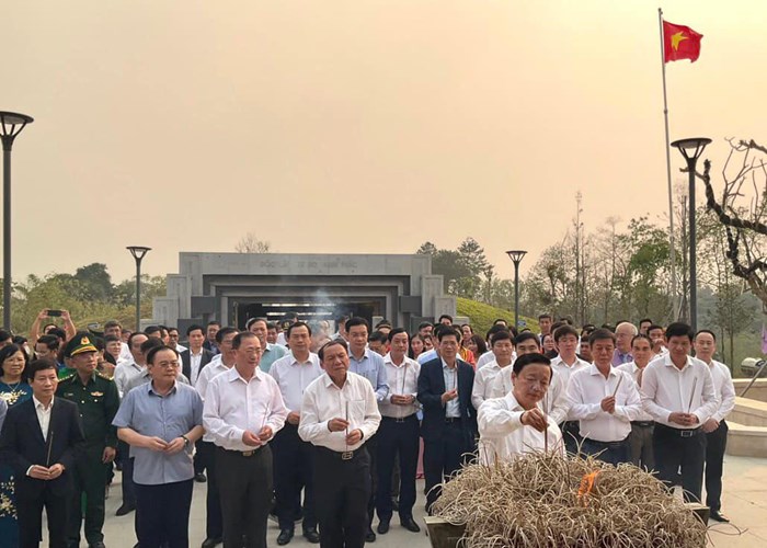 Bộ trưởng Nguyễn Văn Hùng tham quan Bảo tàng Chiến thắng lịch sử Điện Biên Phủ - Anh 5