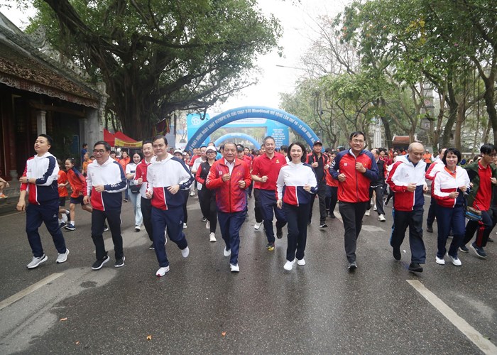 4.500 người tham gia chương trình Vinh quang Thể thao Việt Nam, phát động Giải chạy Báo Hà Nội Mới mở rộng - Anh 5