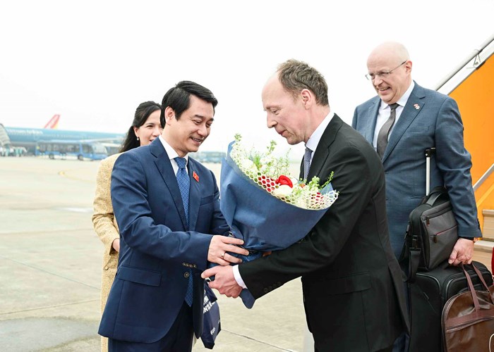 Chủ tịch Quốc hội Phần Lan bắt đầu thăm chính thức Việt Nam - Anh 1