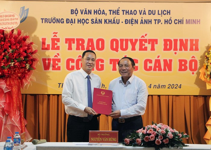 Bộ trưởng Nguyễn Văn Hùng: Trường ĐH Sân khấu - Điện ảnh TP.HCM cần ổn định, đổi mới và phát triển - Anh 2