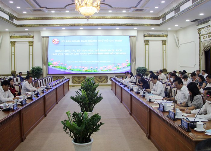 Bộ trưởng Nguyễn Văn Hùng: TP.HCM đã kết hợp nhuần nhuyễn giữa kinh tế và văn hóa - Anh 5