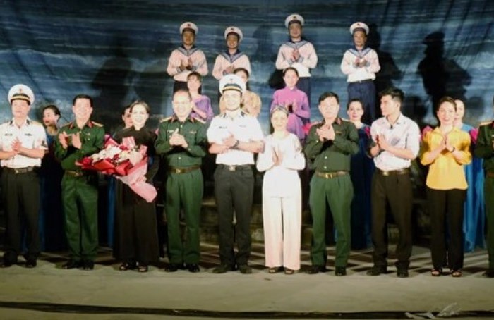 Nhà hát Chèo Quân đội biểu diễn phục vụ cán bộ, chiến sĩ và nhân dân Nghệ An - Anh 1