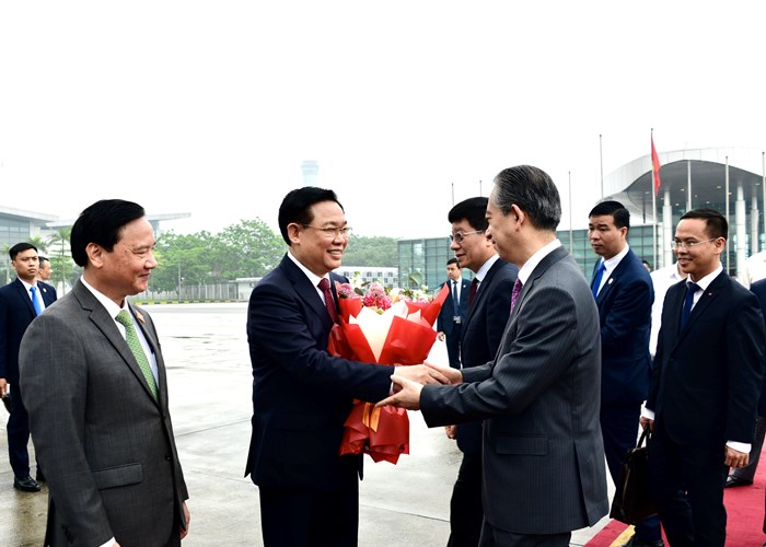 Chủ tịch Quốc hội Vương Đình Huệ lên đường thăm chính thức Trung Quốc - Anh 2